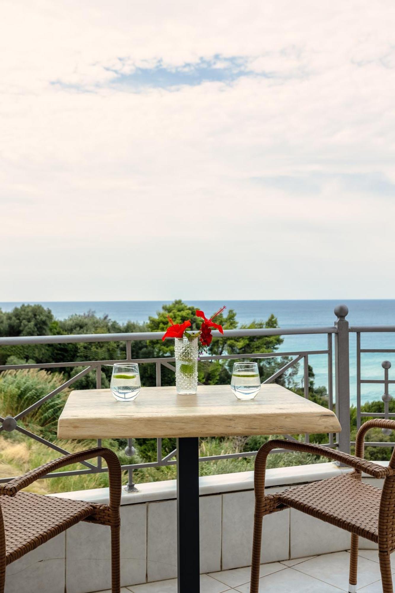 Staikos Apartment *